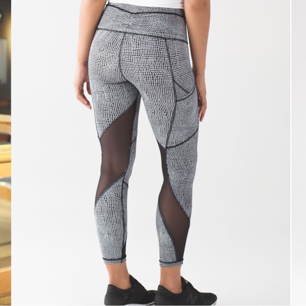 Lululemon Outrun Tight 7/8 length (25” inseam) size 10